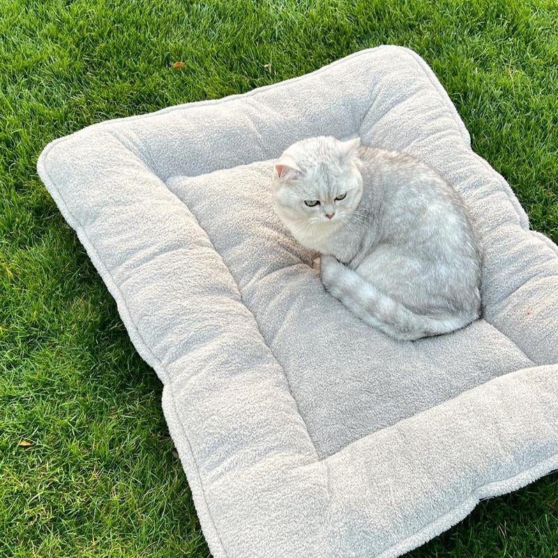 Pet Bed, Soft Plush Cat Bed, Pet Sleeping Mat, Outdoor Essential Items for Pets, Pet Accessories
